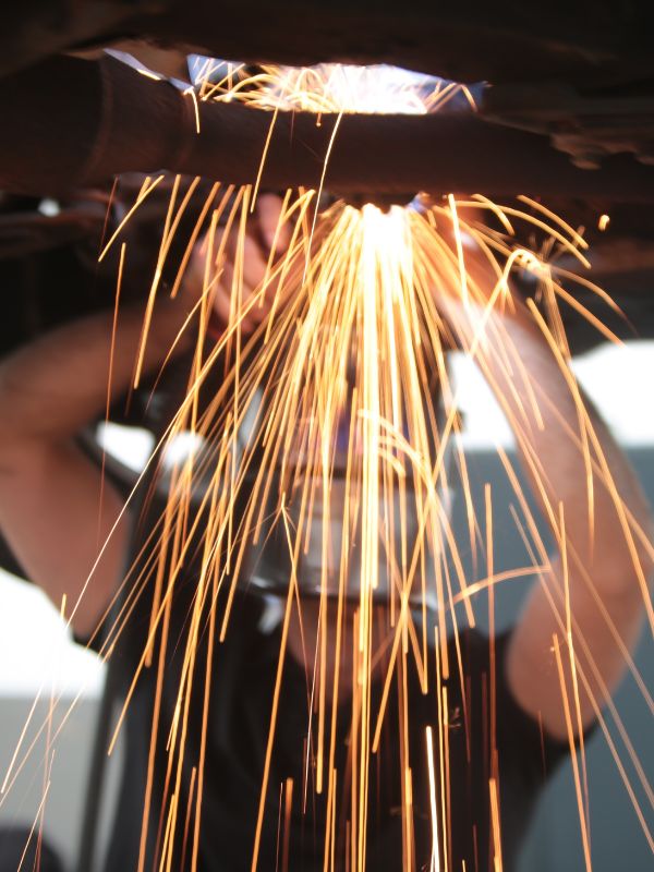 TRABAJOS DE SOLDADURA PARA AUTOMOCIÓN